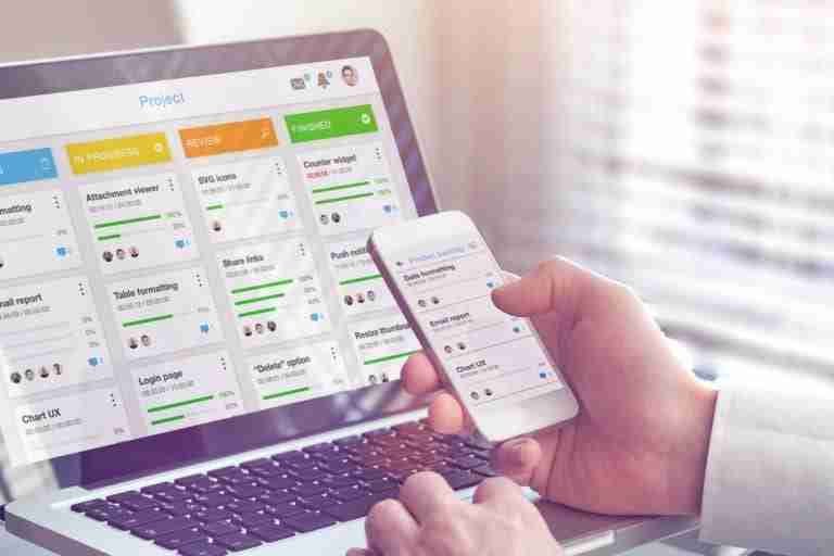Kanban Board auf Laptop und Smartphone