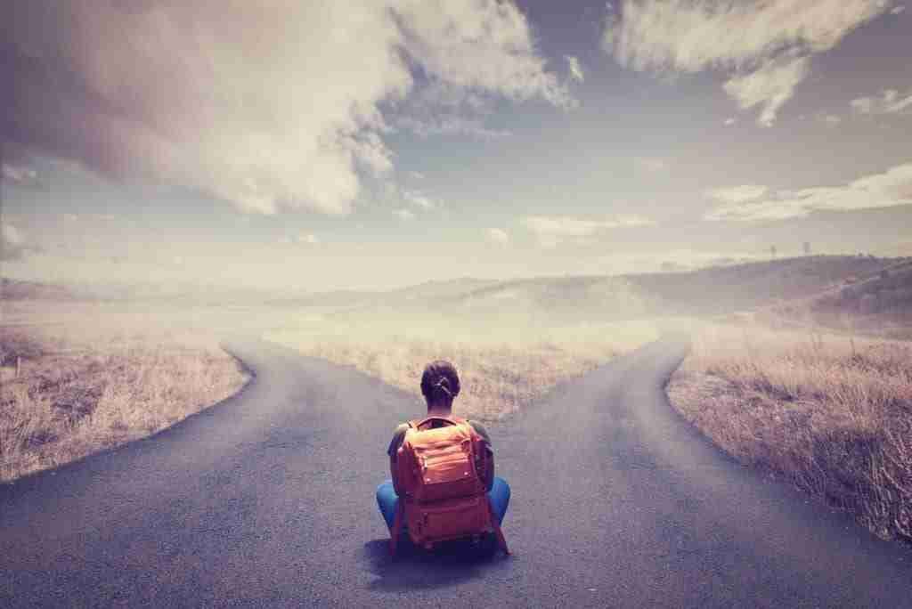 ConceptOfChoiceWithCrossroadsSplitingInTwoWays | Professionelles Coaching in Düsseldorf – Bobach Coaching & Consulting Berufwahl Hilfe durch Coaching als Beispielbild