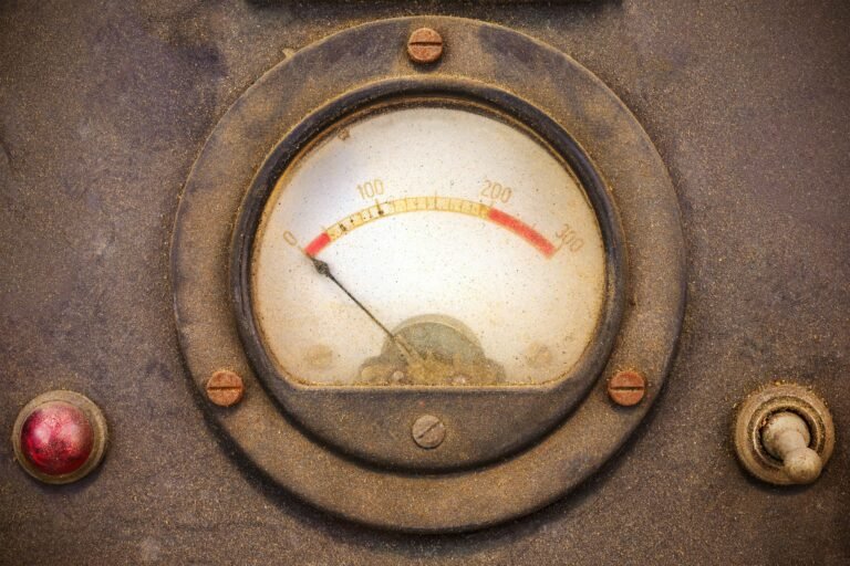 getty-images-esH0ioXIBFI-unsplash | Professionelles Coaching in Düsseldorf – Bobach Coaching & Consulting Close-up of a dusty, circular industrial gauge with a white dial and red markings, showing a needle point near the bottom left.